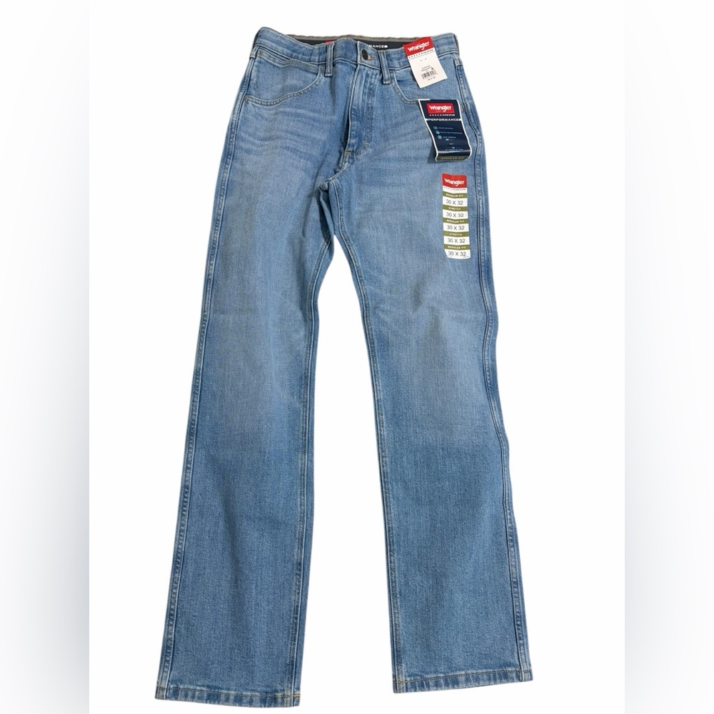 Wrangler Men's Light Blue Relaxed Jeans